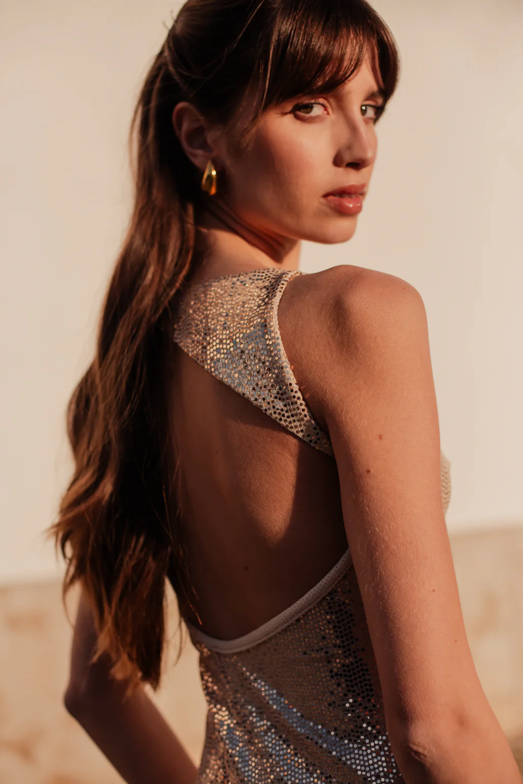 Robe Soignée sequins doré - Image 3